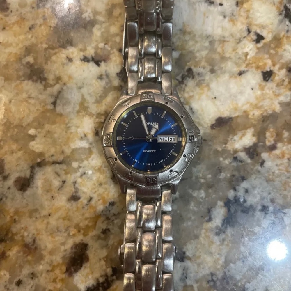 Lorus Watch-looks brand new, but needs new battery, beautiful blue face